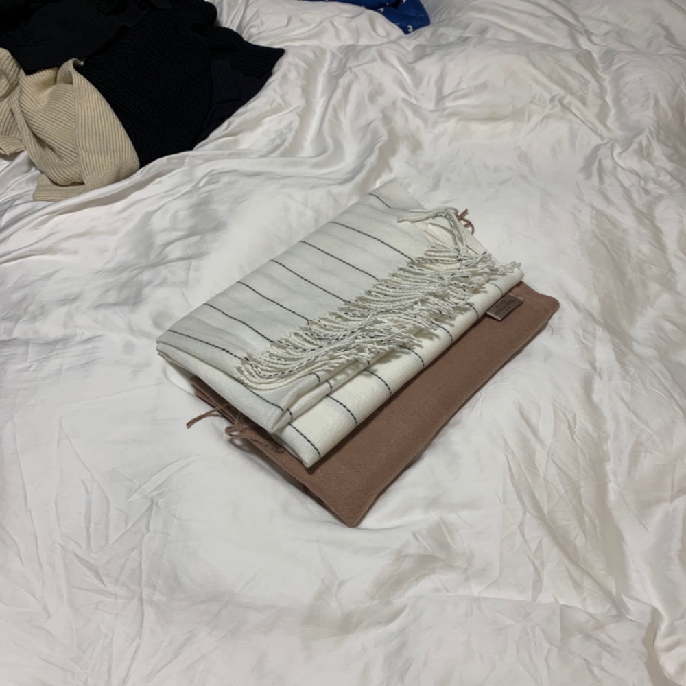 Gorgeous Brand New White Wool Scarf